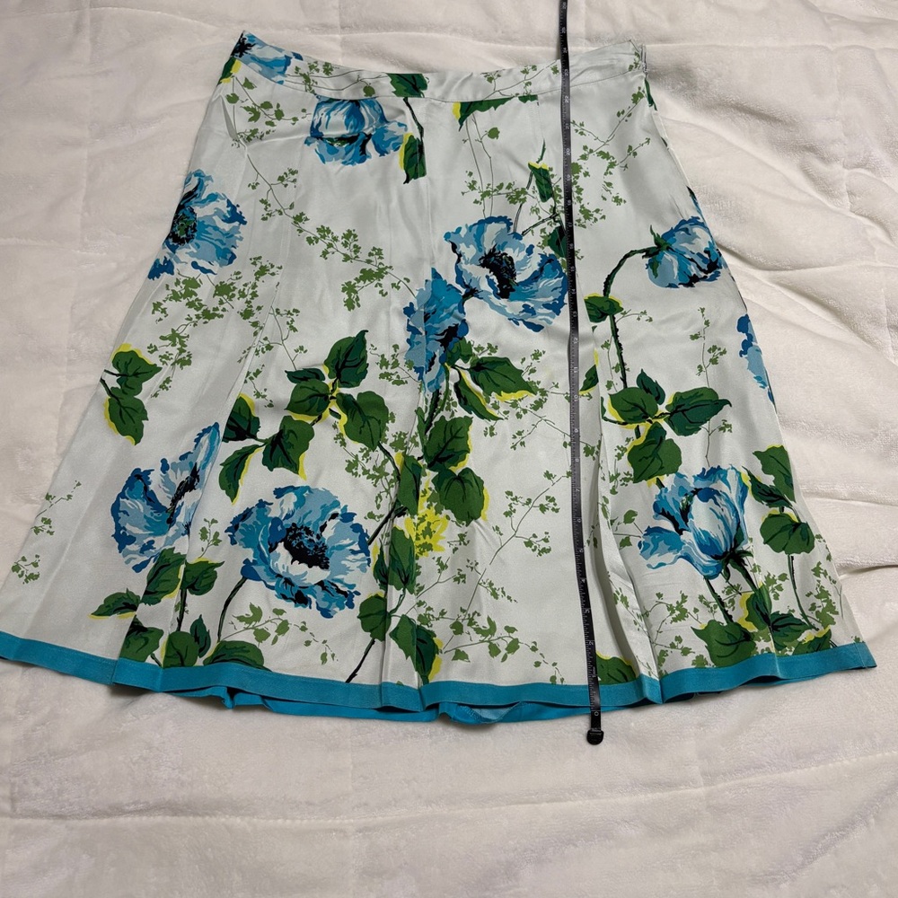 Banana Republic 100% silk flower skirt size 6